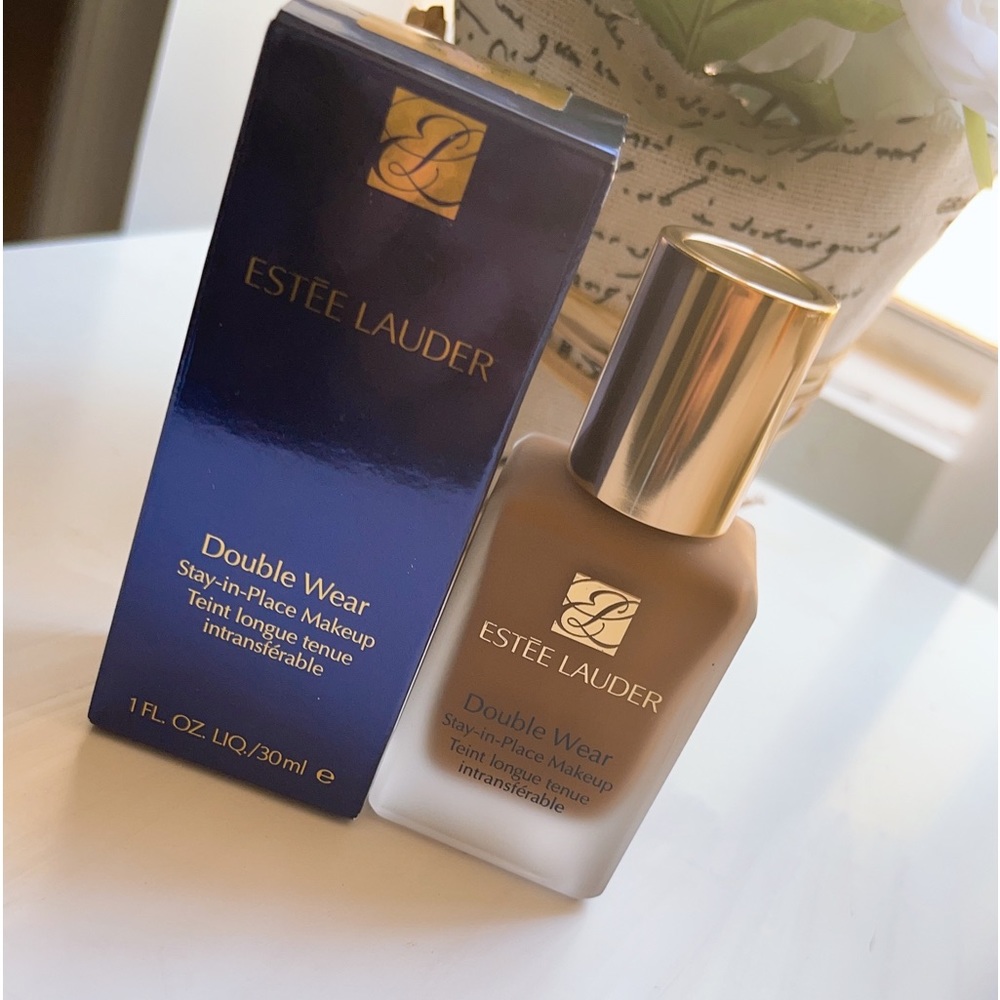 Foundation ESTEE LAUDER